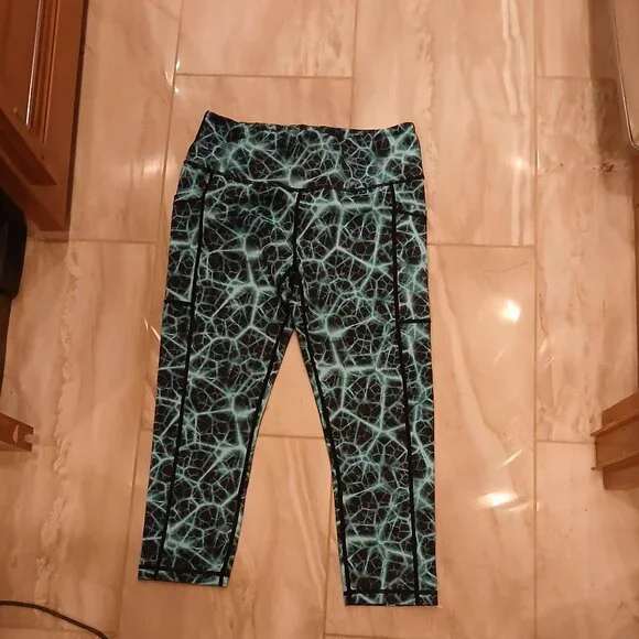 Cvg womens RETIRED serenity cropped leggings NWOT - Picture 1 of 3